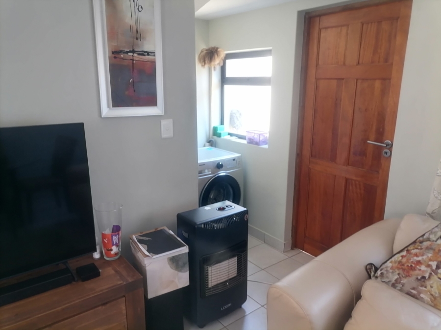 2 Bedroom Property for Sale in Kidds Beach Eastern Cape